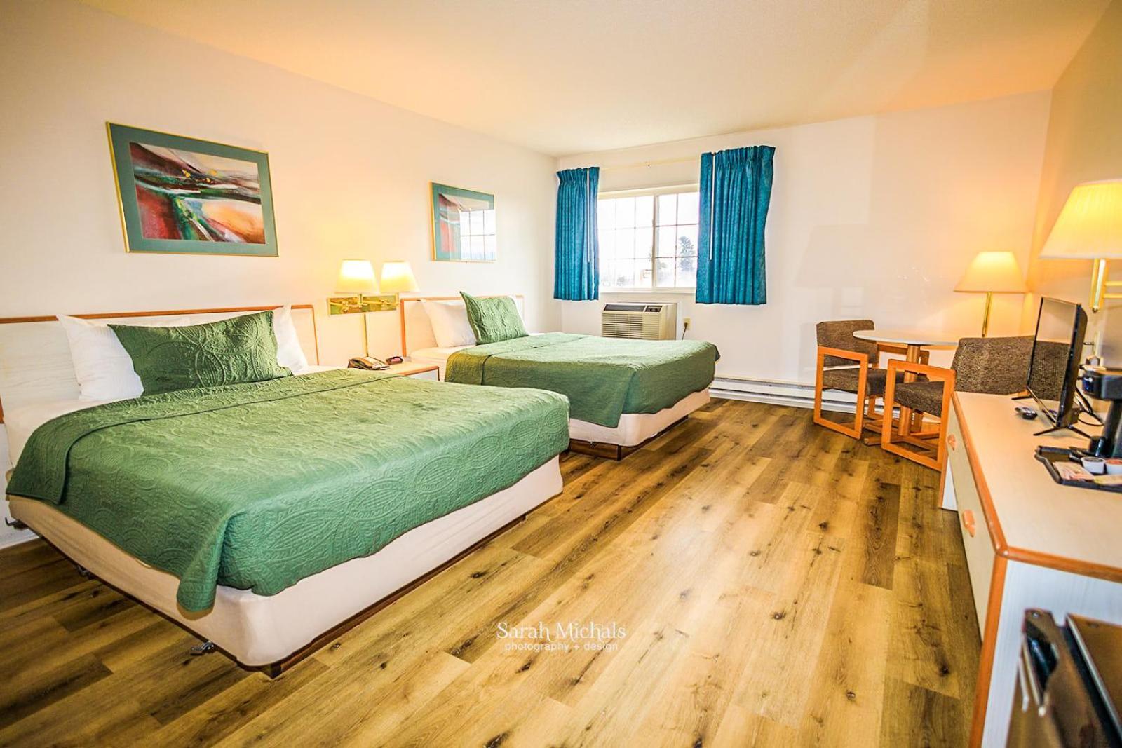 Mountain Host Motor Inn Iron Mountain Esterno foto